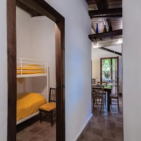 Holiday home Casa Conigli Con Piscina Condivisa Terrasini