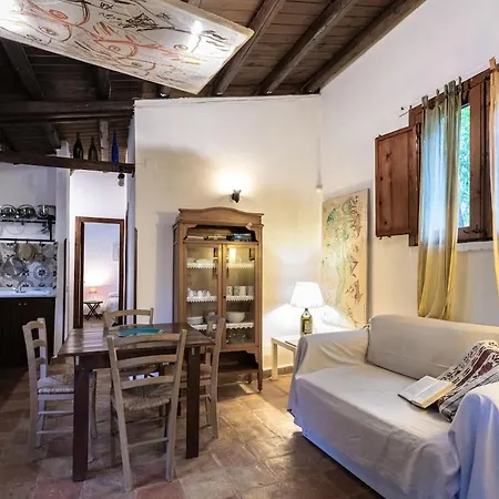 Holiday home Casa Conigli Con Piscina Condivisa *