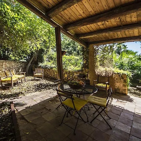 Holiday home Casa Conigli Con Piscina Condivisa Terrasini